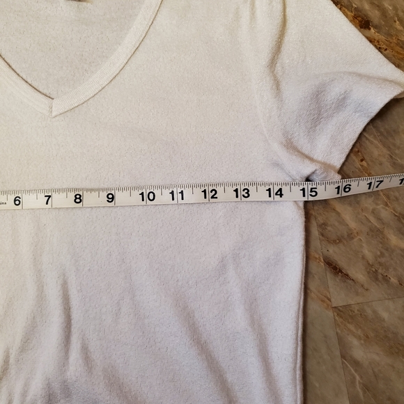 Michael Stars for Anthro EUC M/L stretchy fitted v-neck tee white - Picture 6 of 9